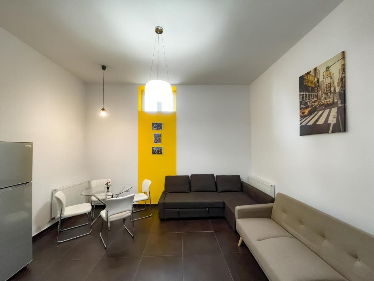 Cool Flat With Hot Tub In The Old Town Appartamento Bucarest Esterno foto