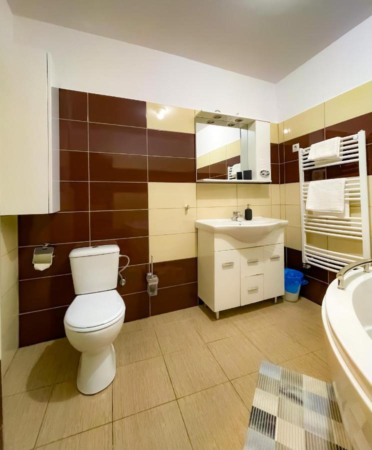 Cool Flat With Hot Tub In The Old Town Appartamento Bucarest Esterno foto
