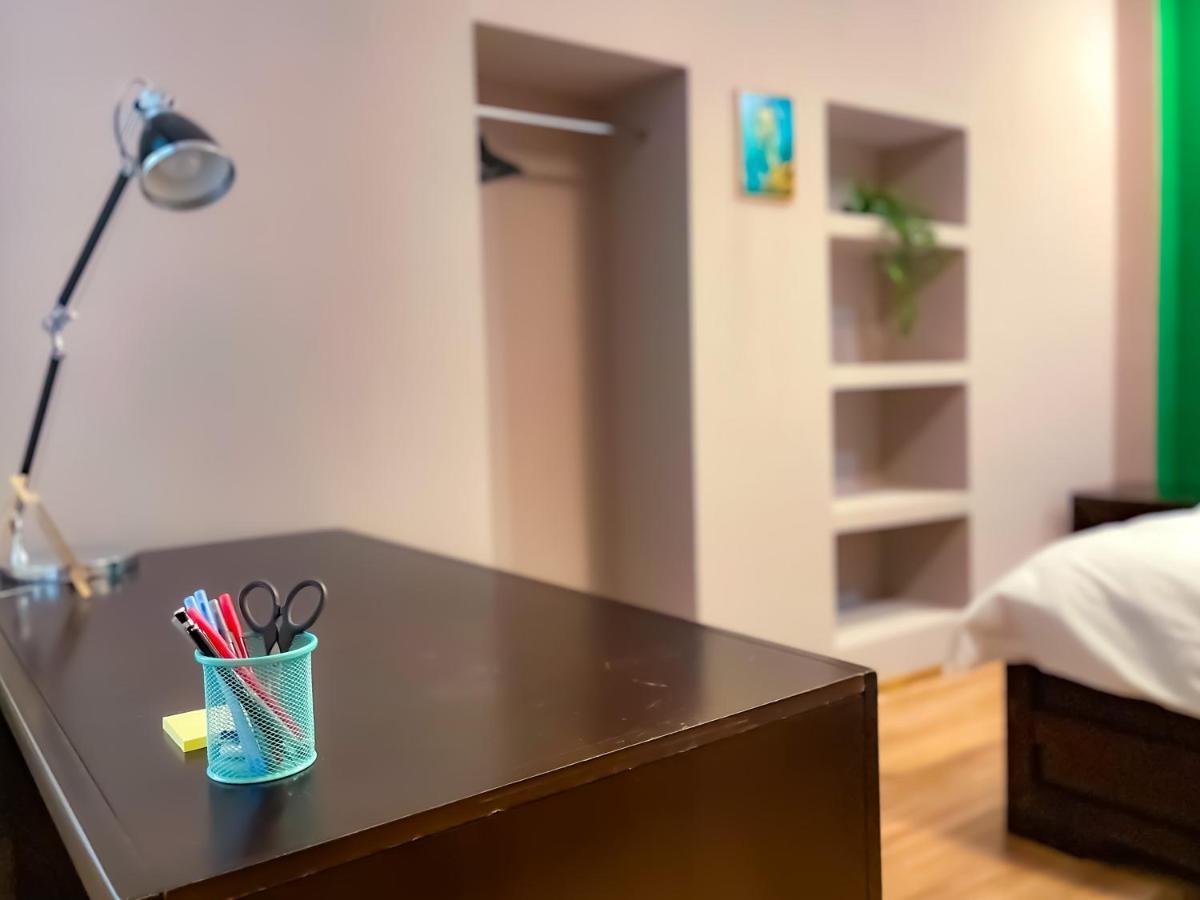 Cool Flat With Hot Tub In The Old Town Appartamento Bucarest Esterno foto