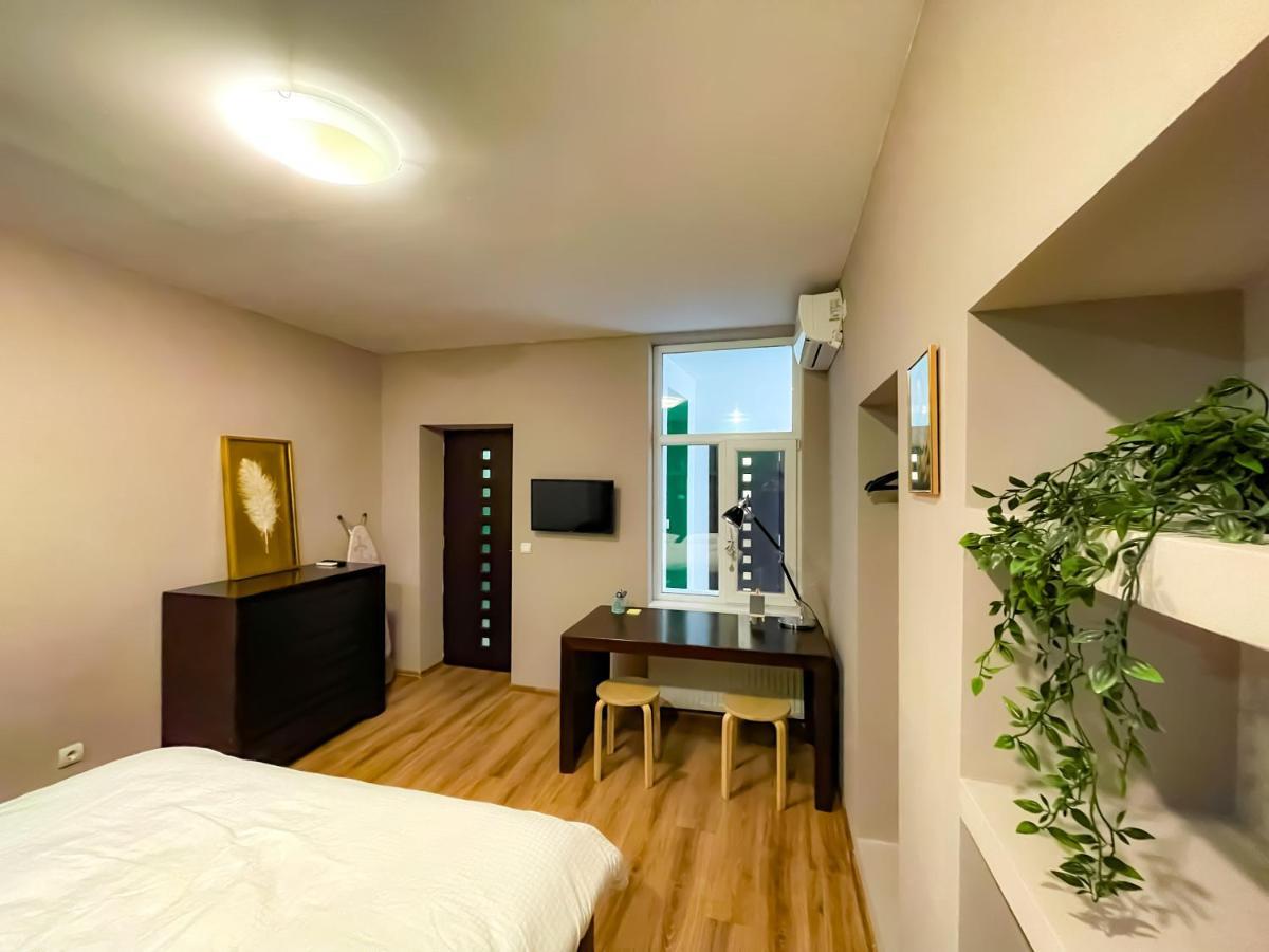 Cool Flat With Hot Tub In The Old Town Appartamento Bucarest Esterno foto